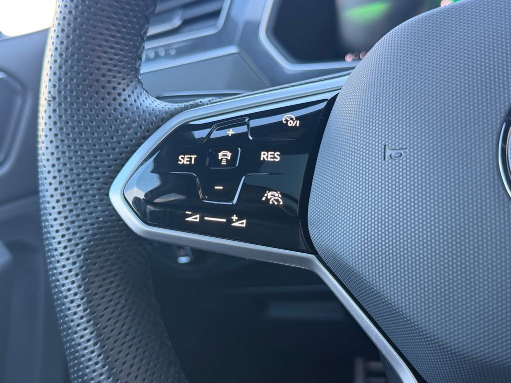 Used 2024 Volkswagen Tiguan SE R-Line image 24