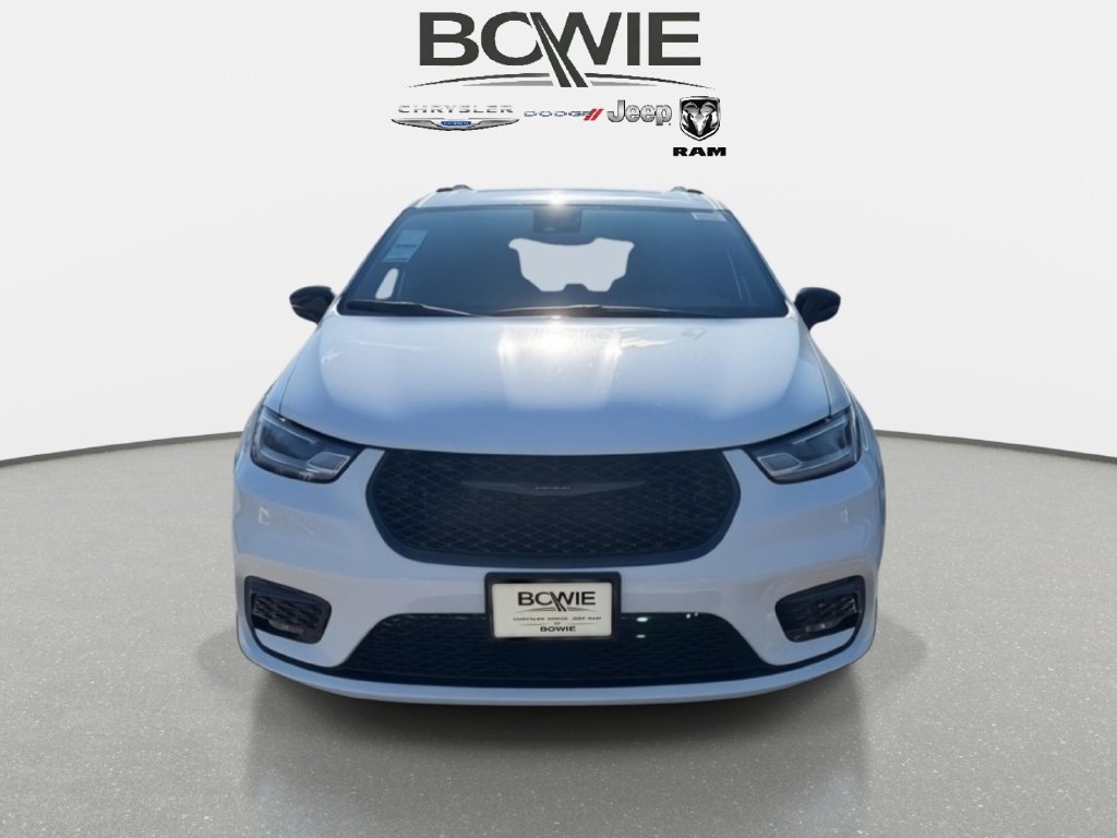 New 2026 Chrysler Pacifica Limited w/ Uconnect Theater Family Group FWD image 8