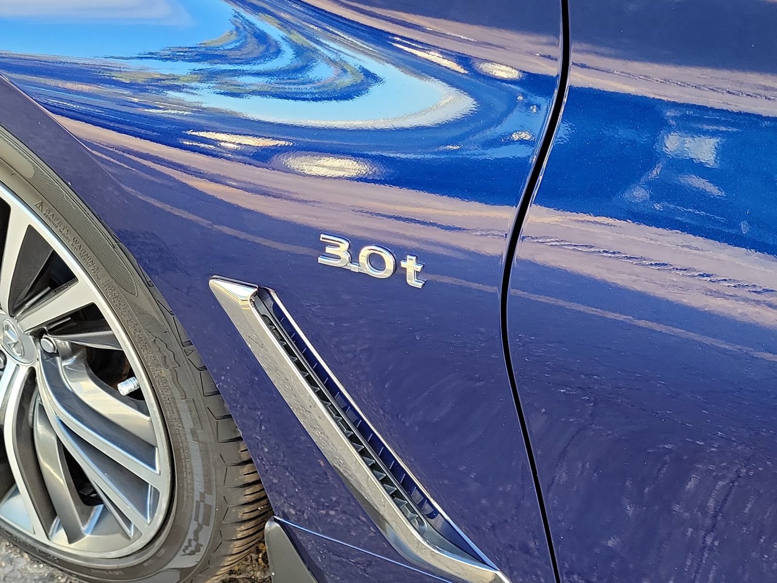 Used 2017 INFINITI Q60 3.0t w/ Premium Plus Package 3.0T AWD/4WD image 9