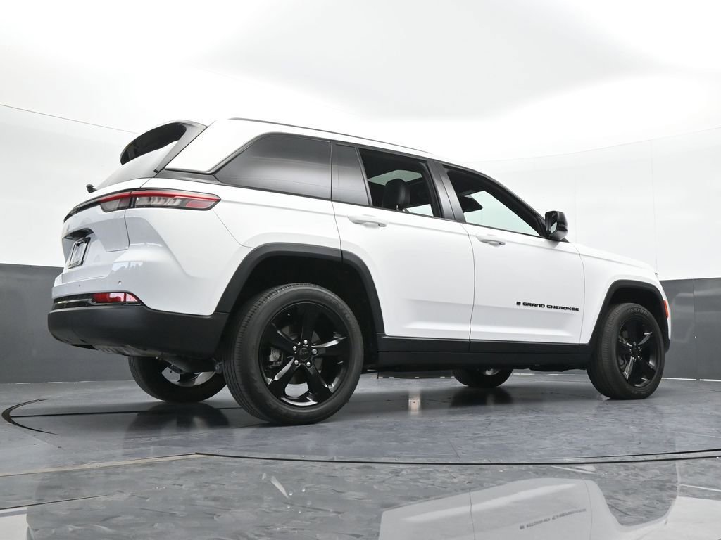 Used 2023 Jeep Grand Cherokee Altitude image 24