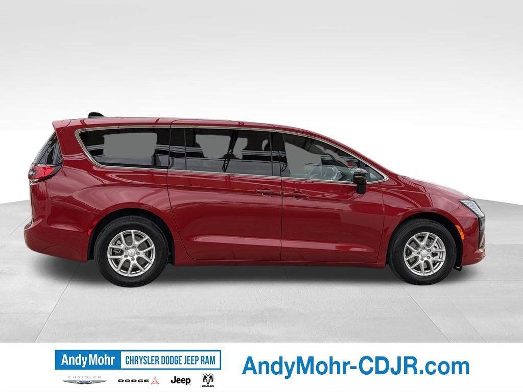 New 2027 Chrysler Pacifica Select FWD image 8