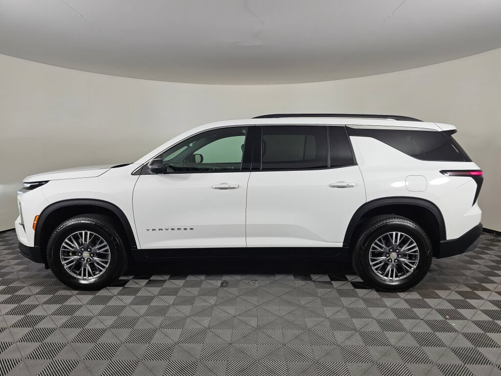 Used 2025 Chevrolet Traverse LT w/ Driver Confidence Package FWD image 6