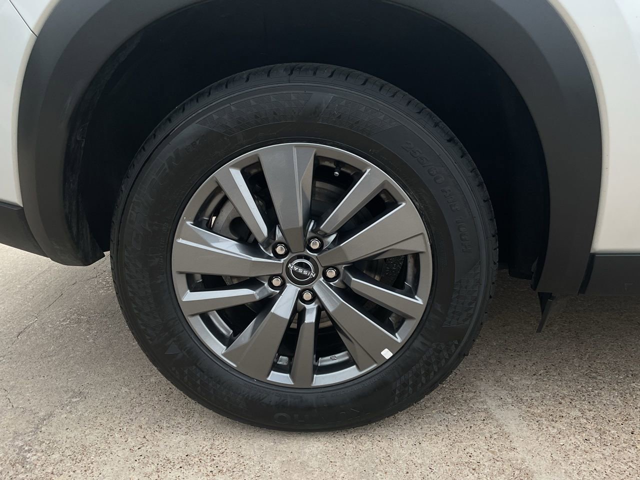 Used 2025 Nissan Pathfinder SV FWD image 8