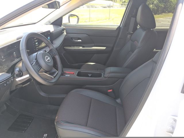 Used 2025 Nissan Kicks SR image 19