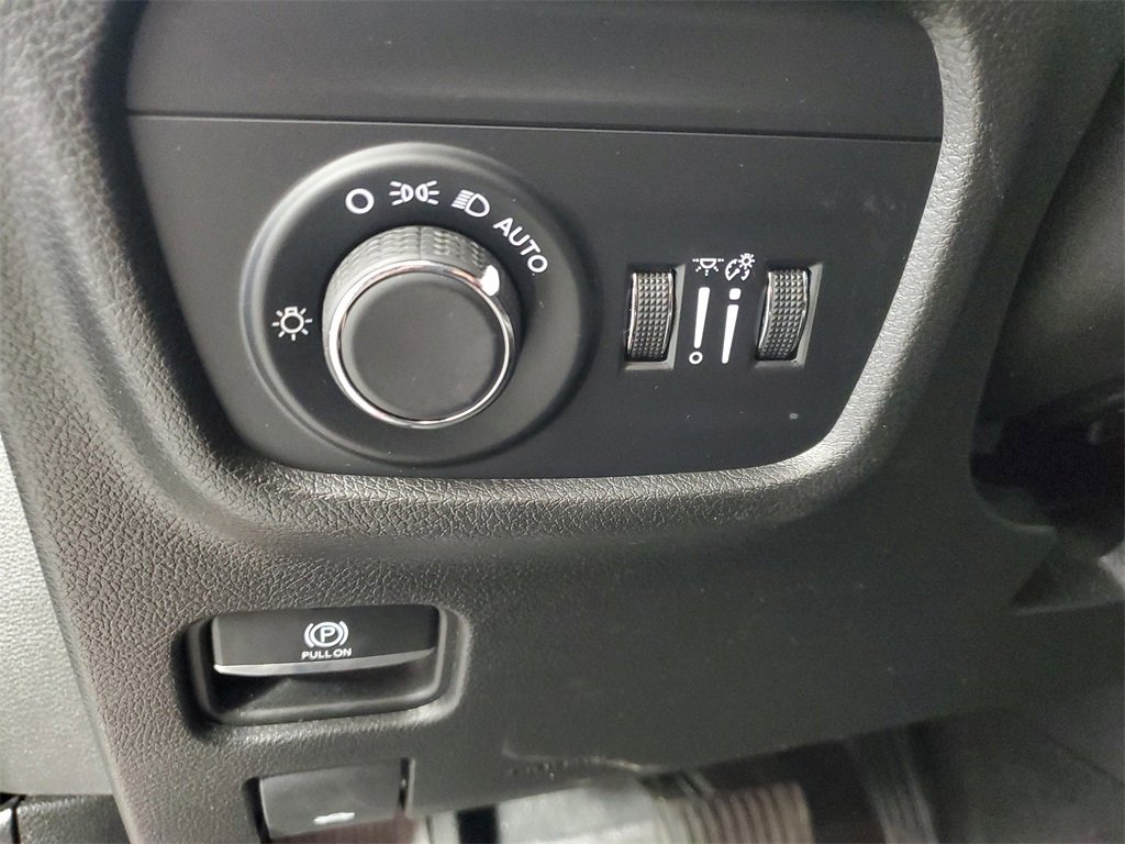 Used 2024 Jeep Grand Cherokee L Laredo image 13