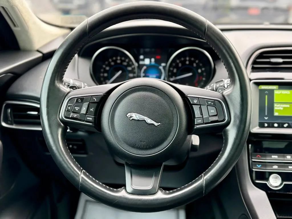 Used 2020 Jaguar F-PACE Premium AWD/4WD image 21
