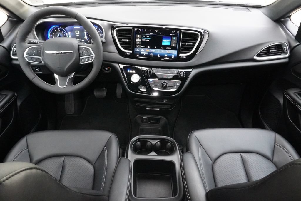 Used 2026 Chrysler Pacifica Select FWD image 19