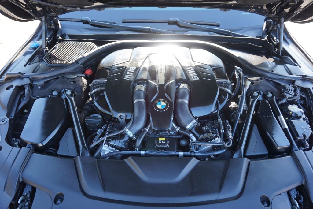 Used 2017 BMW 750i RWD image 14