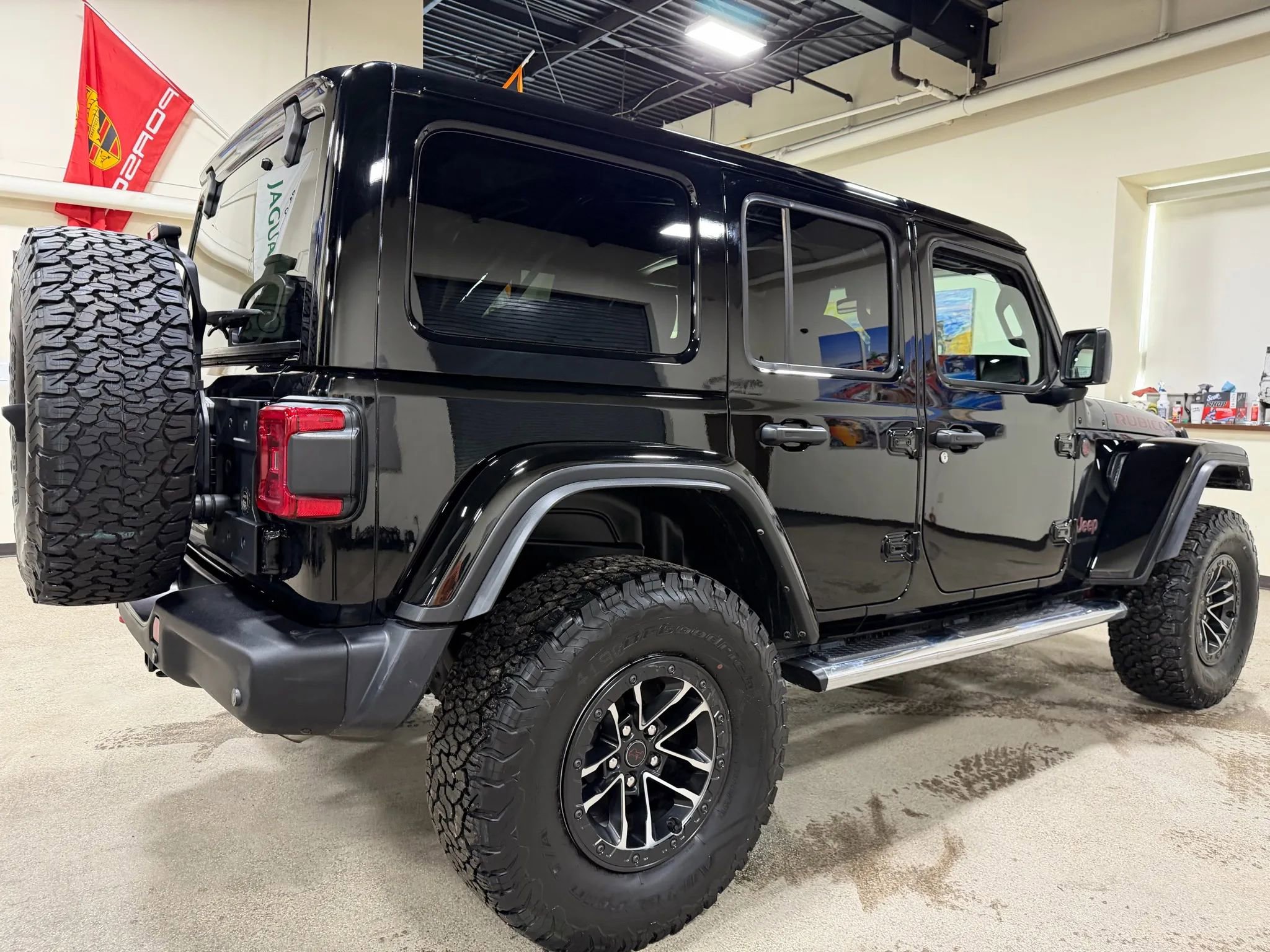 Used 2024 Jeep Wrangler Unlimited Rubicon image 17