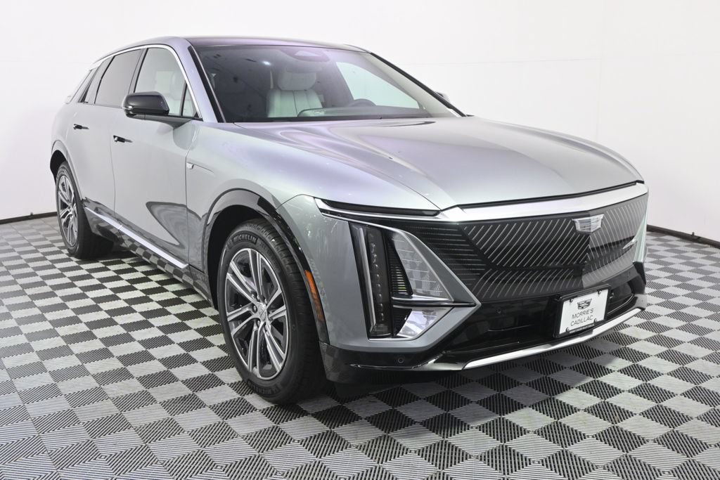 New 2026 Cadillac Lyriq Luxury w/ LPO, Floor Liner Package AWD/4WD image 9