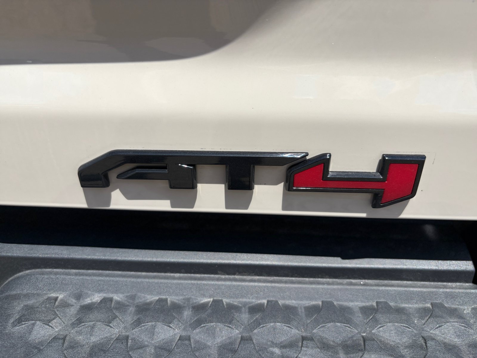 Used 2026 GMC Canyon AT4 w/ Technology Plus Package AWD/4WD image 18