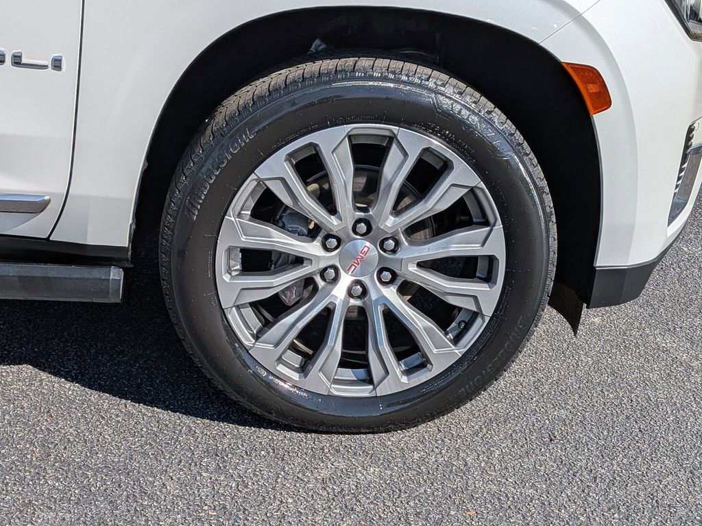 Used 2021 GMC Yukon Denali w/ Denali Premium Package image 11