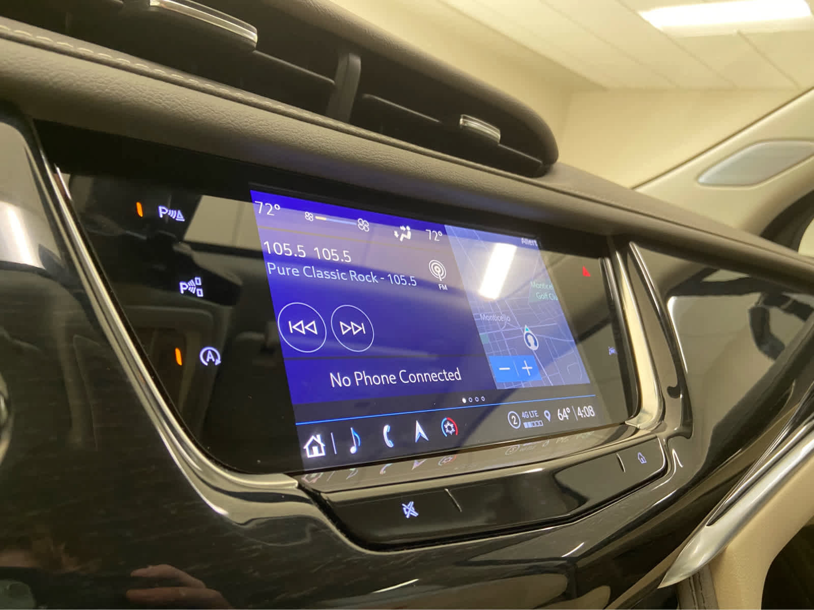 Used 2024 Cadillac XT6 Premium Luxury w/ Technology Package FWD image 30