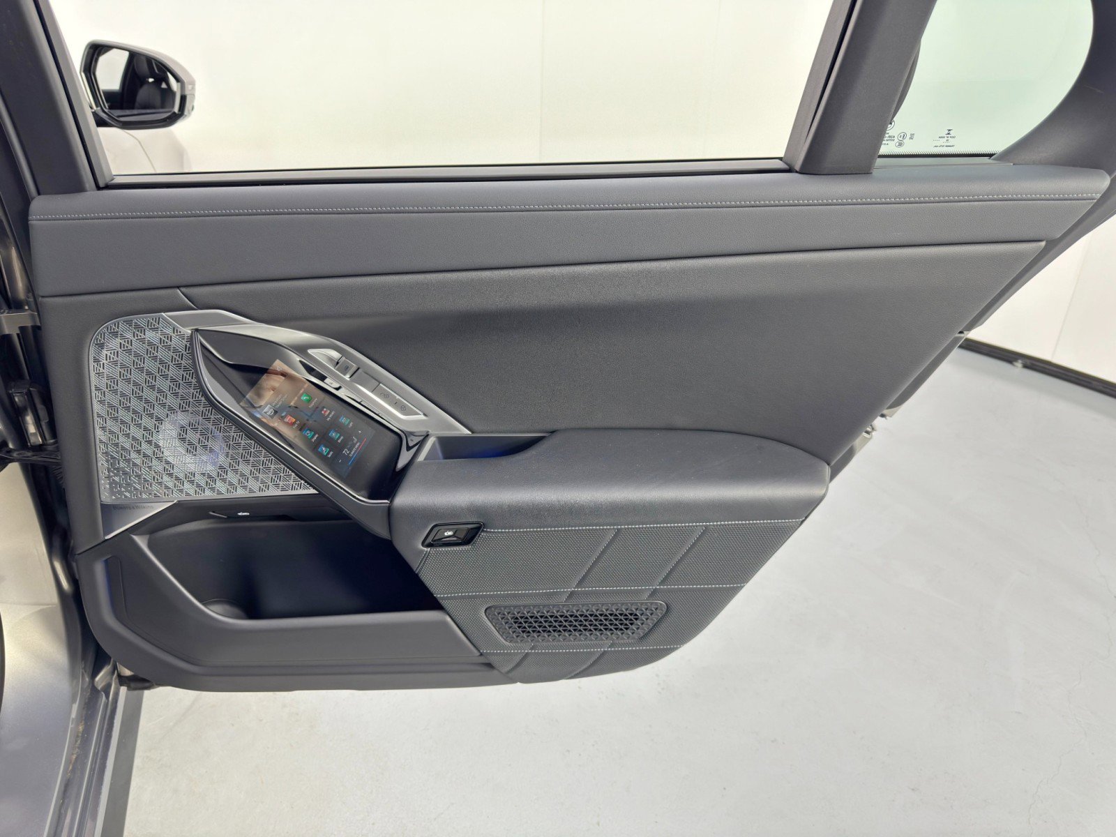 Used 2023 BMW i7 xDrive60 image 57