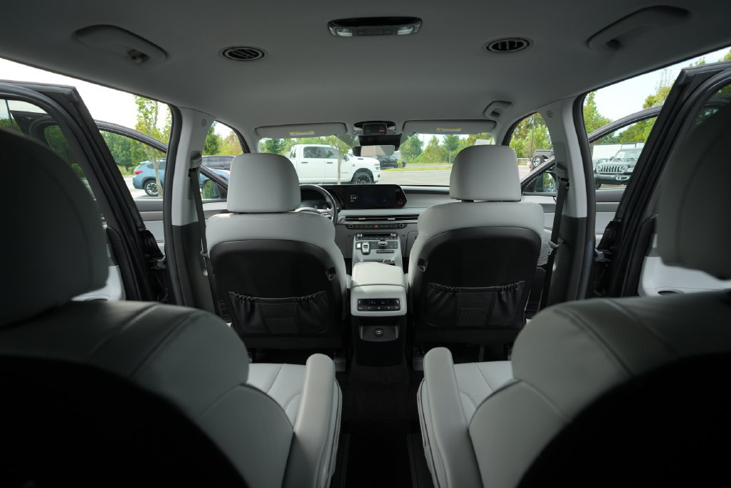 Used 2025 Hyundai Palisade SEL FWD image 24