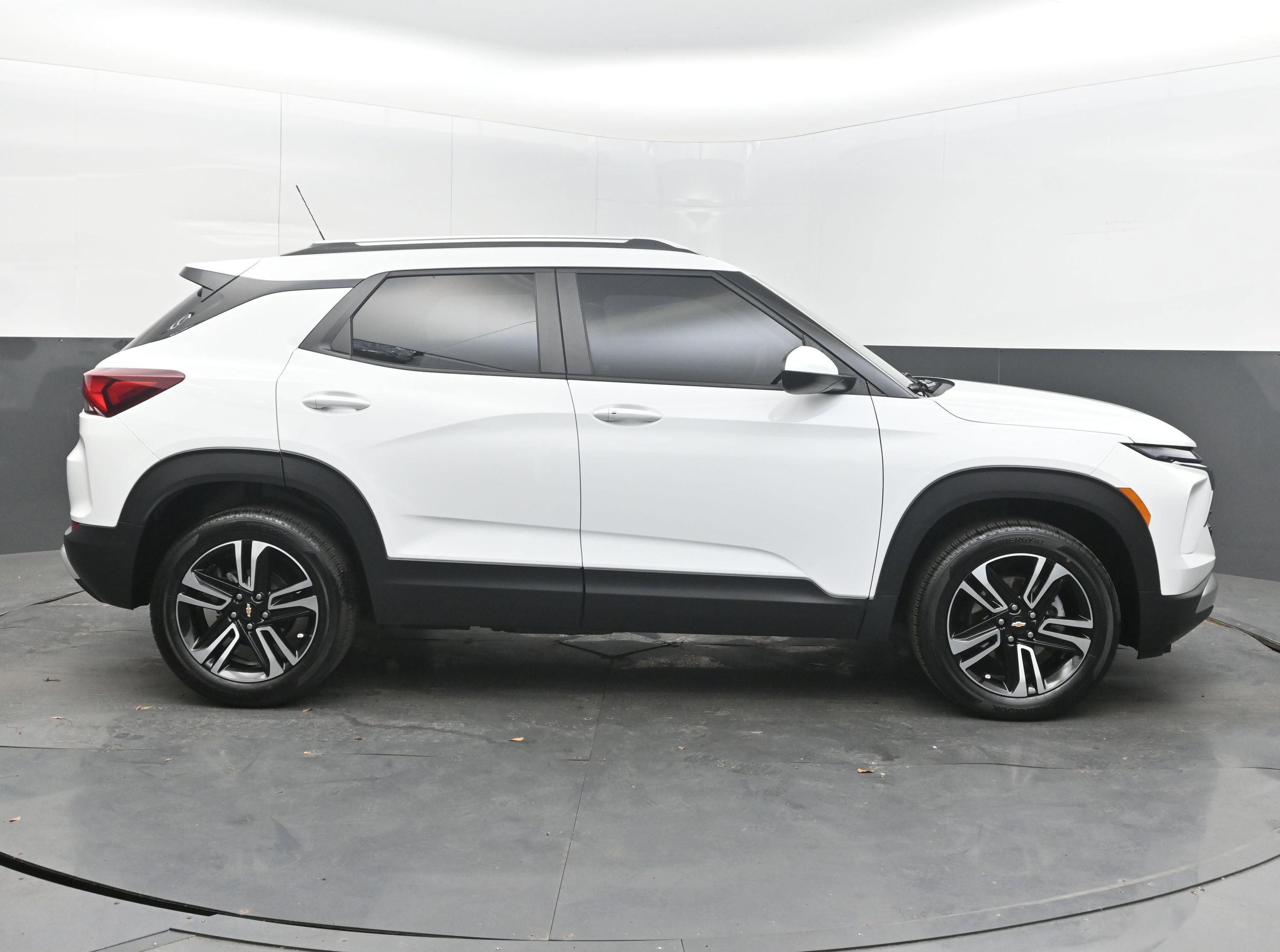 Used 2024 Chevrolet TrailBlazer LT w/ Convenience Package AWD/4WD image 10