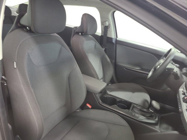 Used 2025 Kia K4 FWD image 9