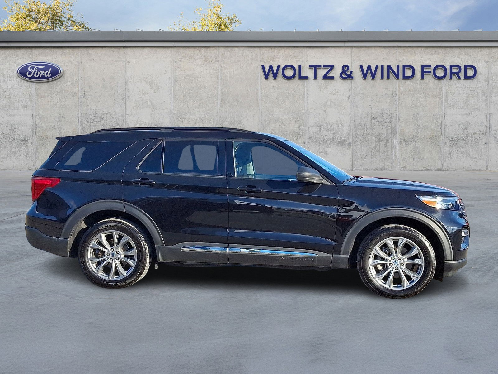 Used 2022 Ford Explorer XLT w/ Equipment Group 202A image 7