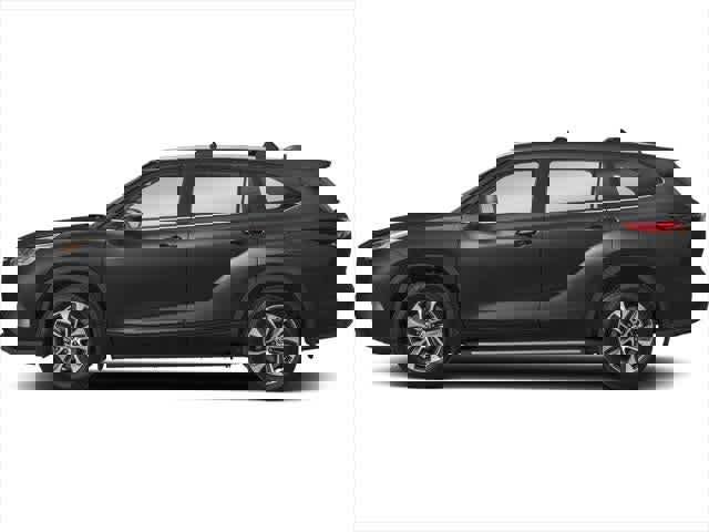 Certified 2025 Toyota Highlander XLE image 3