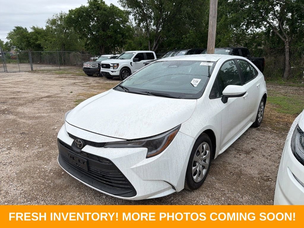 Used 2025 Toyota Corolla LE image 3