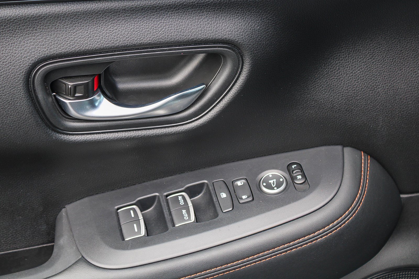 Certified 2025 Honda HR-V Sport image 22