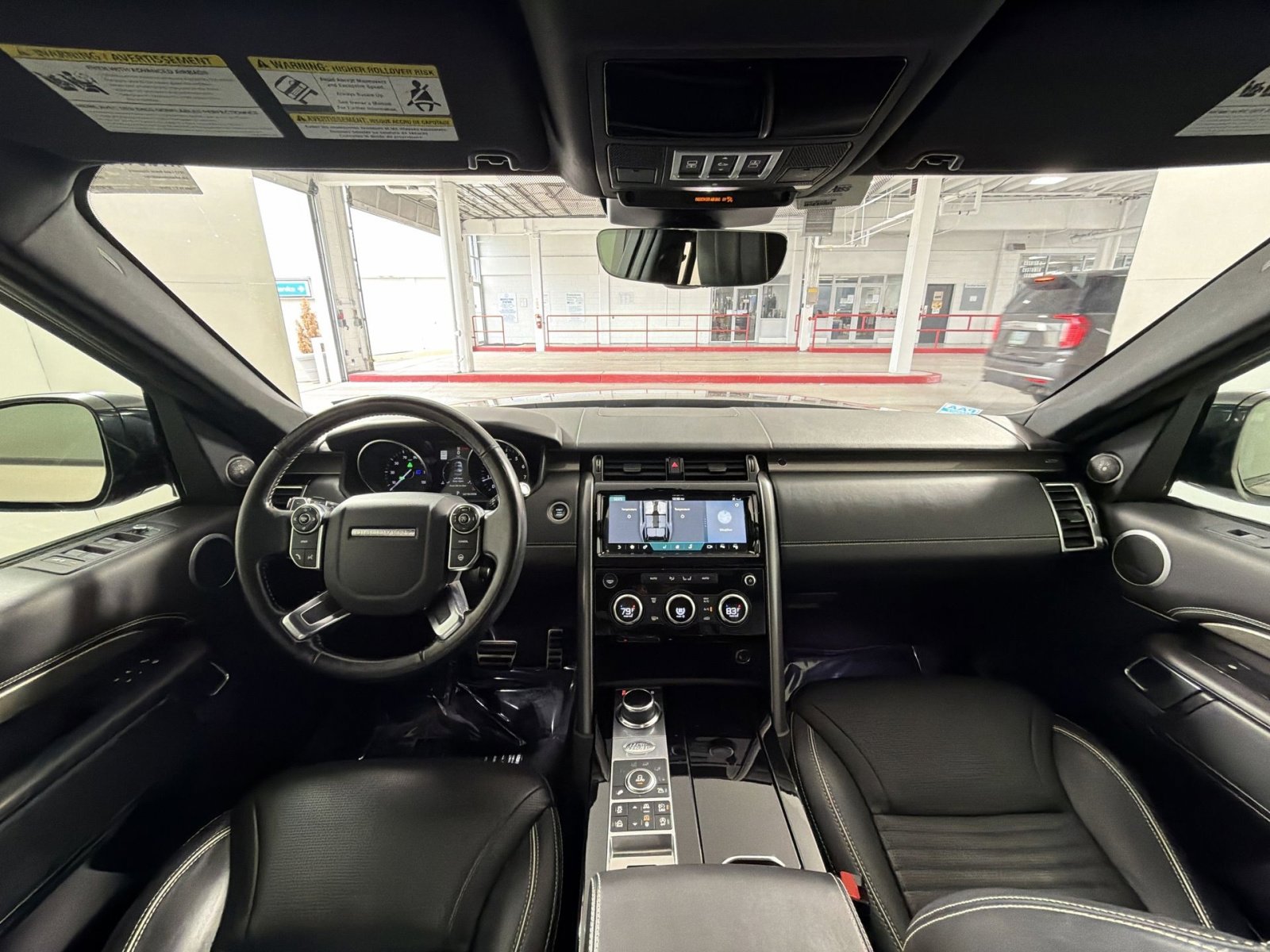 Used 2017 Land Rover Discovery HSE image 23