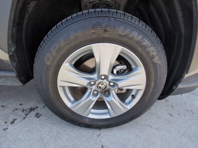 Used 2025 Toyota RAV4 XLE image 32