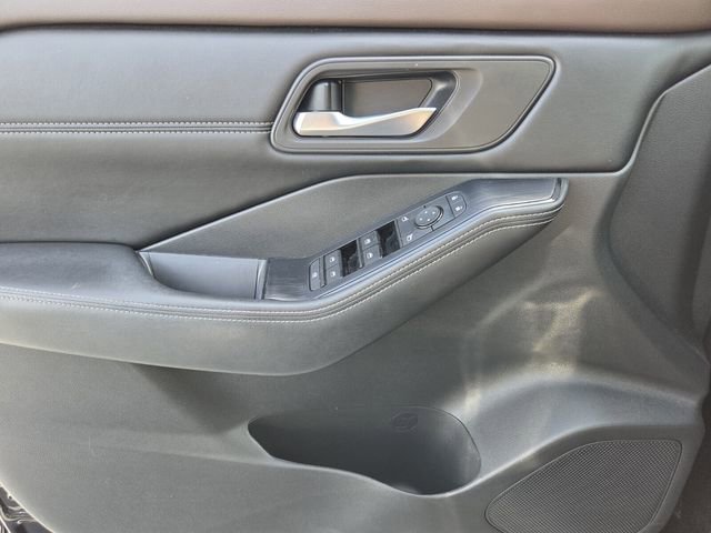 Used 2022 Nissan Rogue SV w/ SV Premium Package FWD image 27
