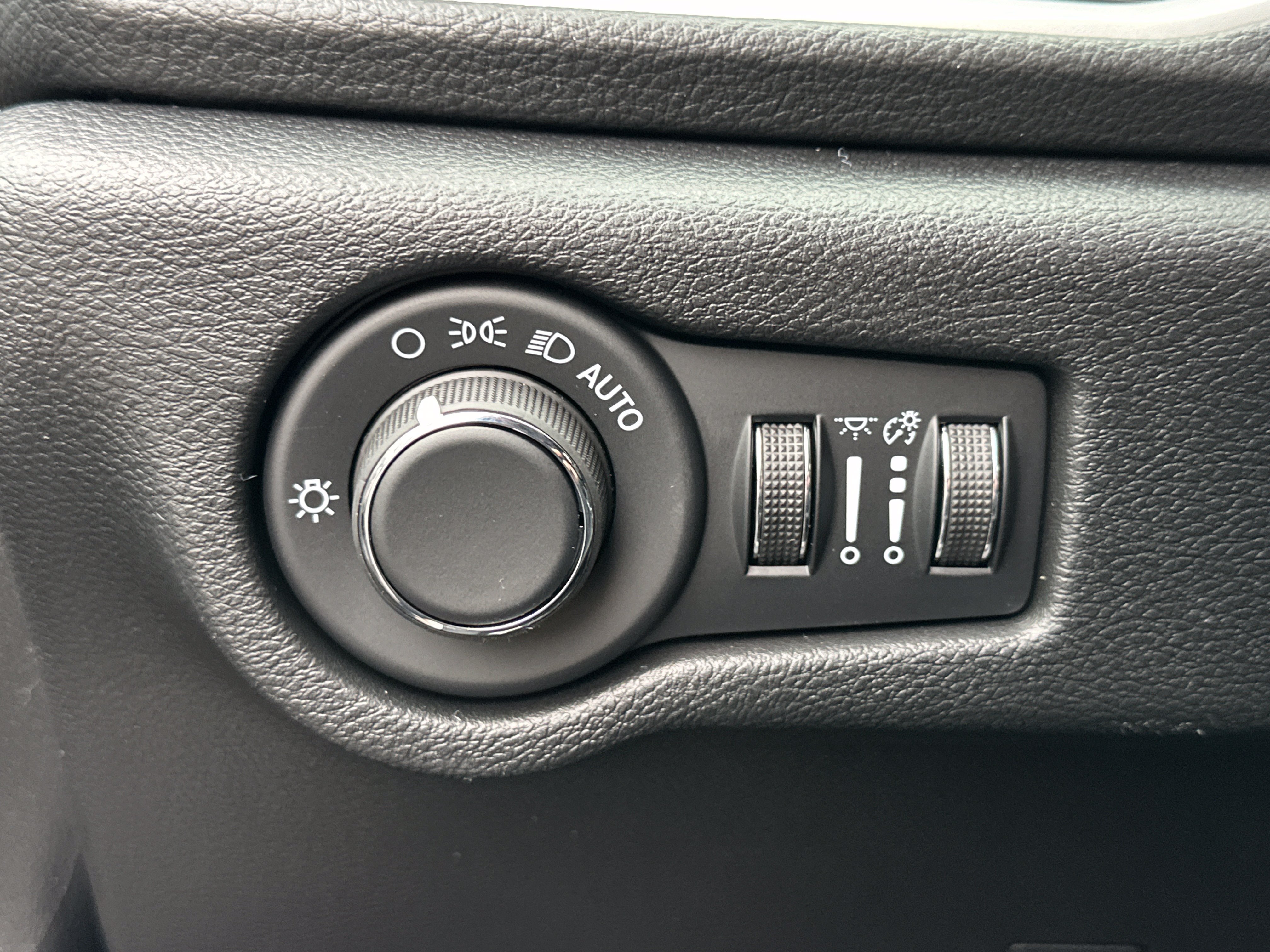 New 2027 Chrysler Pacifica Select FWD image 10