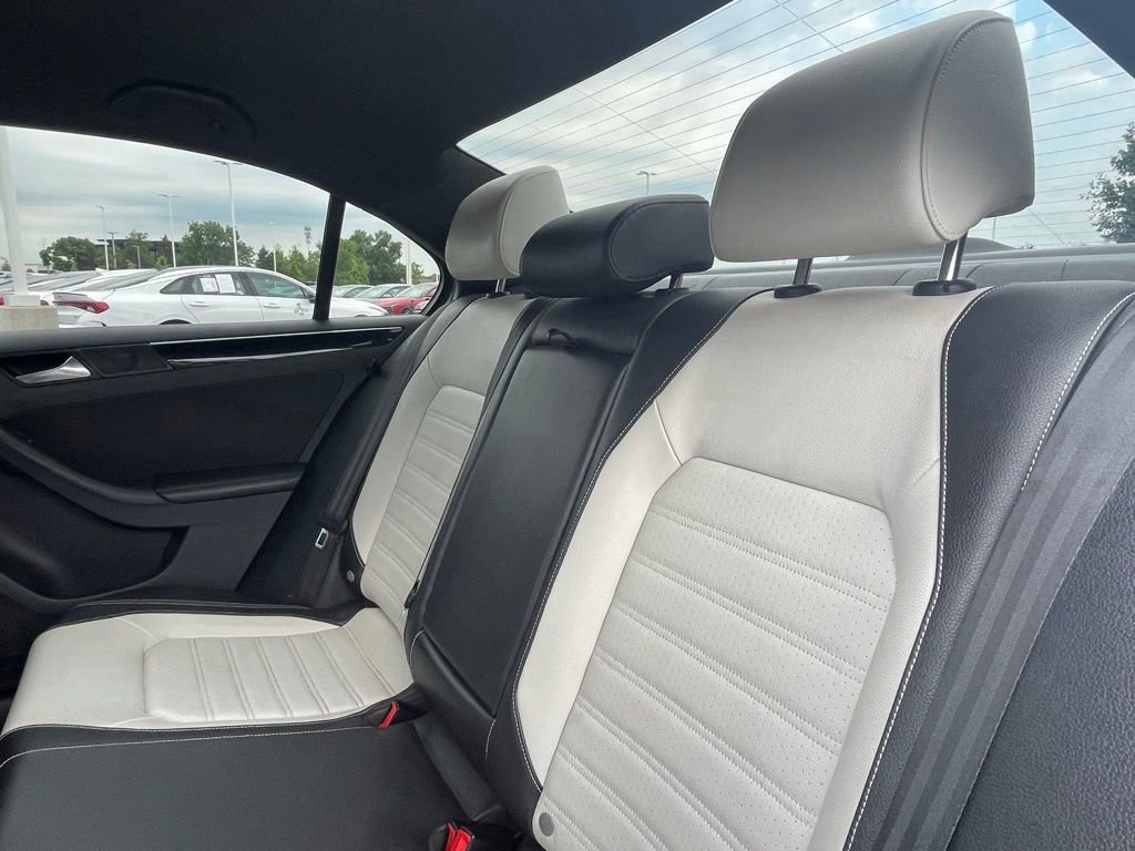 Used 2015 Volkswagen Jetta Sport FWD image 25