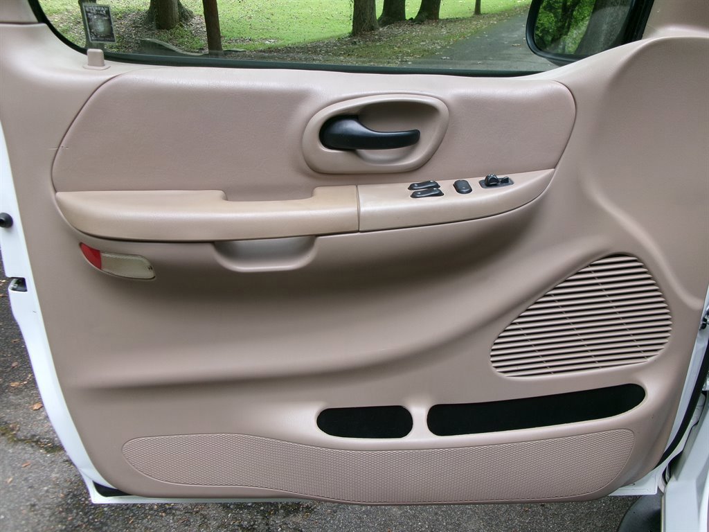 Used 1999 Ford F150 Lariat image 13
