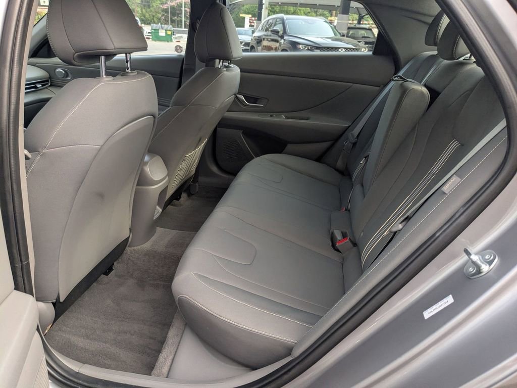 Used 2025 Hyundai Elantra SEL FWD image 23