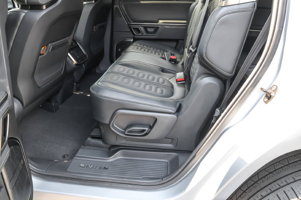 Used 2024 Rivian R1S Adventure Dual AWD/4WD image 28