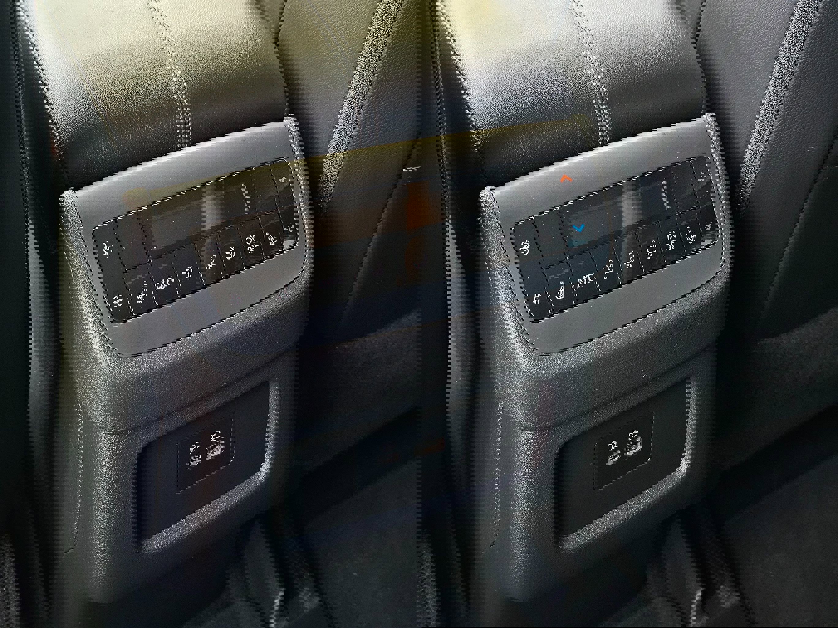 Used 2025 Nissan Pathfinder SL w/ SL Premium Package image 23