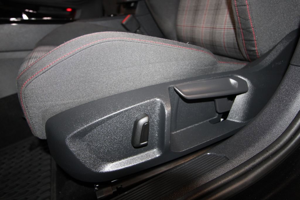 Used 2024 Volkswagen GTI SE image 7