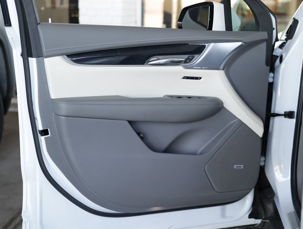 Used 2025 Cadillac XT6 Premium Luxury image 24