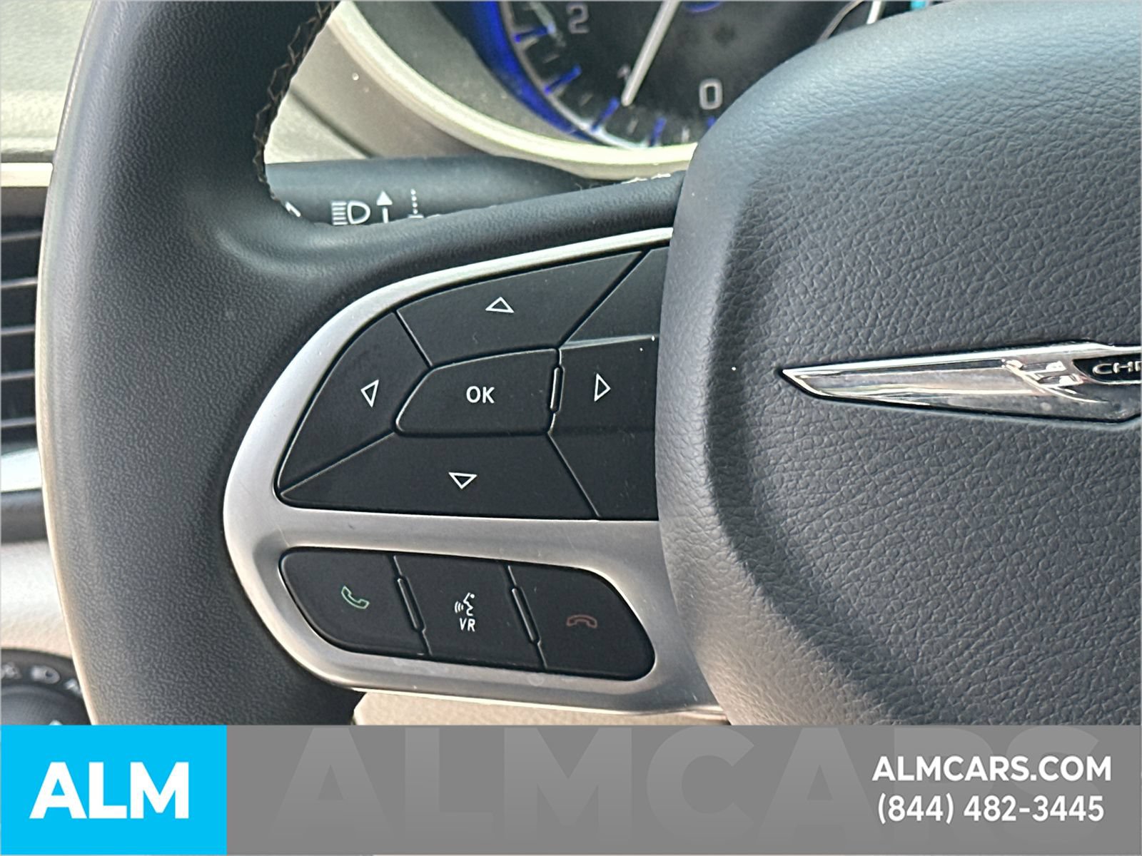 Used 2023 Chrysler Pacifica Touring-L FWD image 29