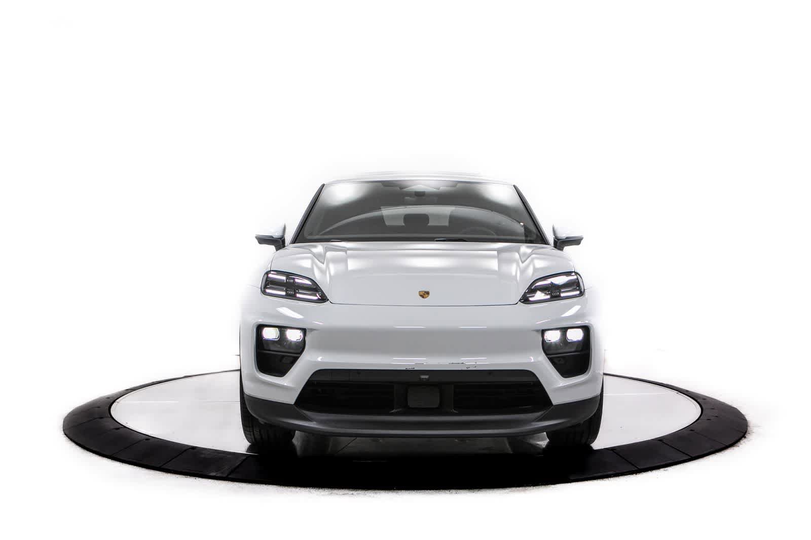 New 2026 Porsche Macan Electric RWD image 10