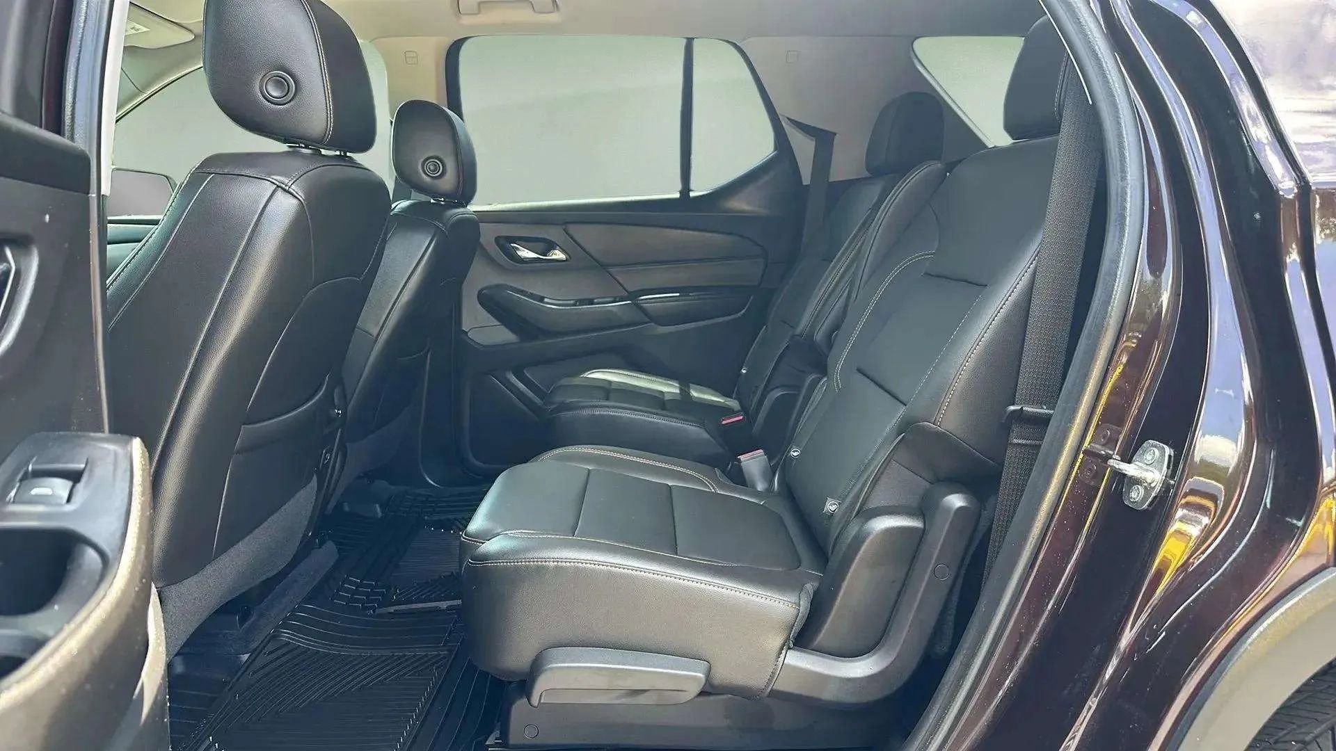 Used 2021 Chevrolet Traverse LT w/ LT Premium Package image 18