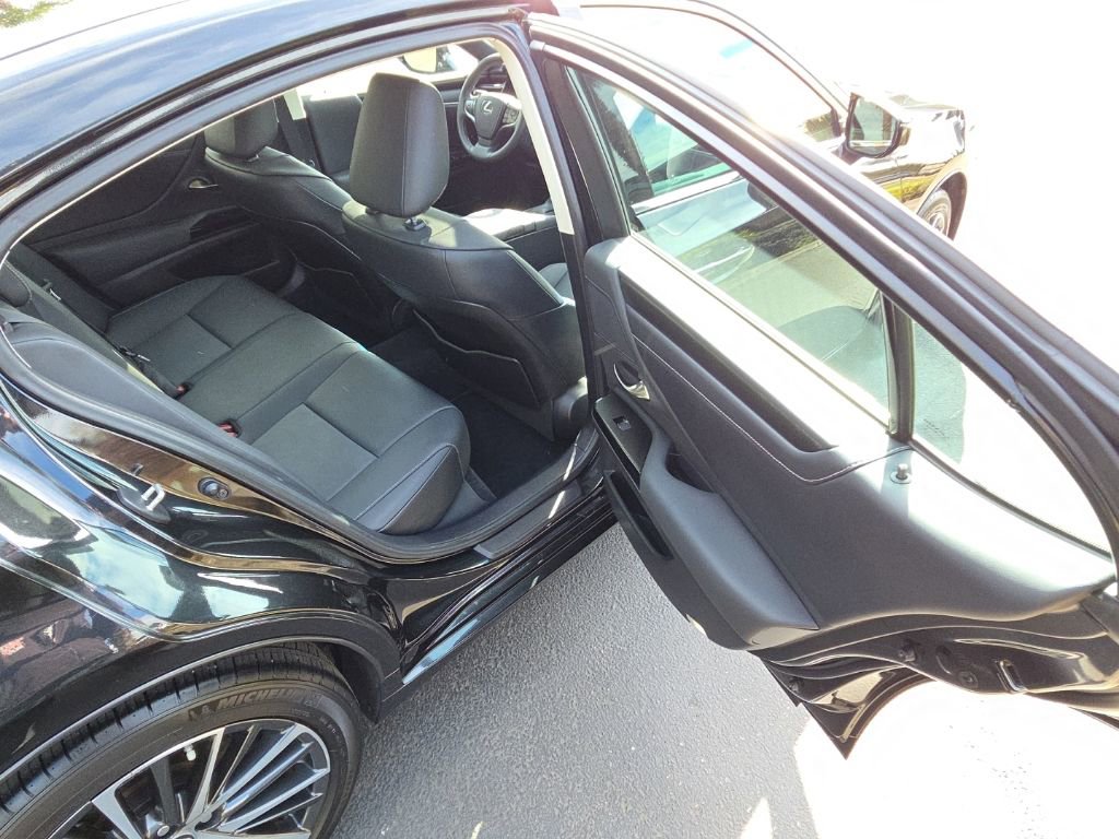 Certified 2023 Lexus ES 250 w/ Premium Package image 17
