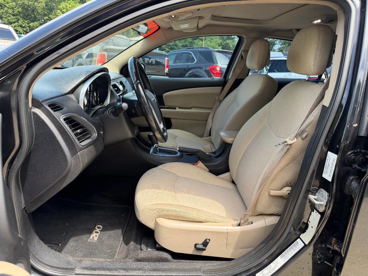 Used 2011 Chrysler 200 Touring FWD image 9