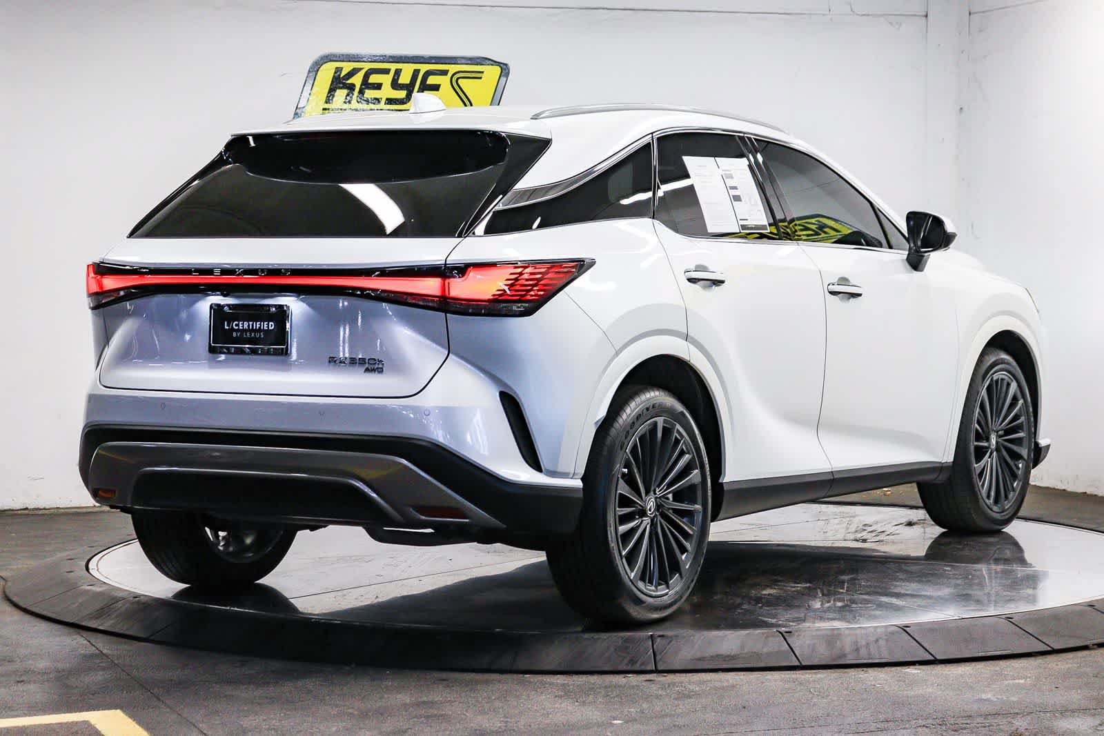 Used 2024 Lexus RX 350h w/ Convenience Package AWD/4WD image 4