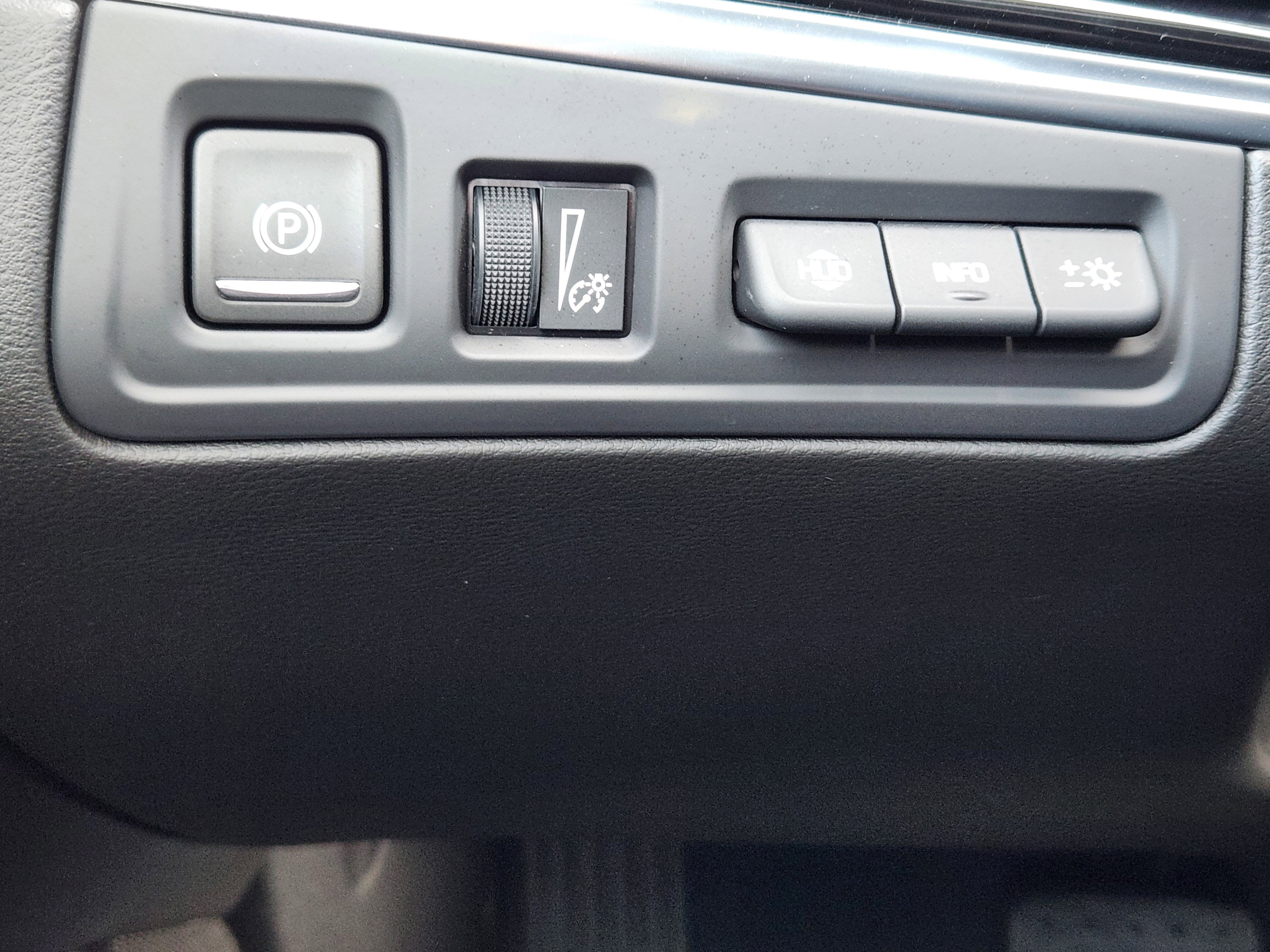 Used 2025 Cadillac XT6 Premium Luxury w/ Technology Package image 23