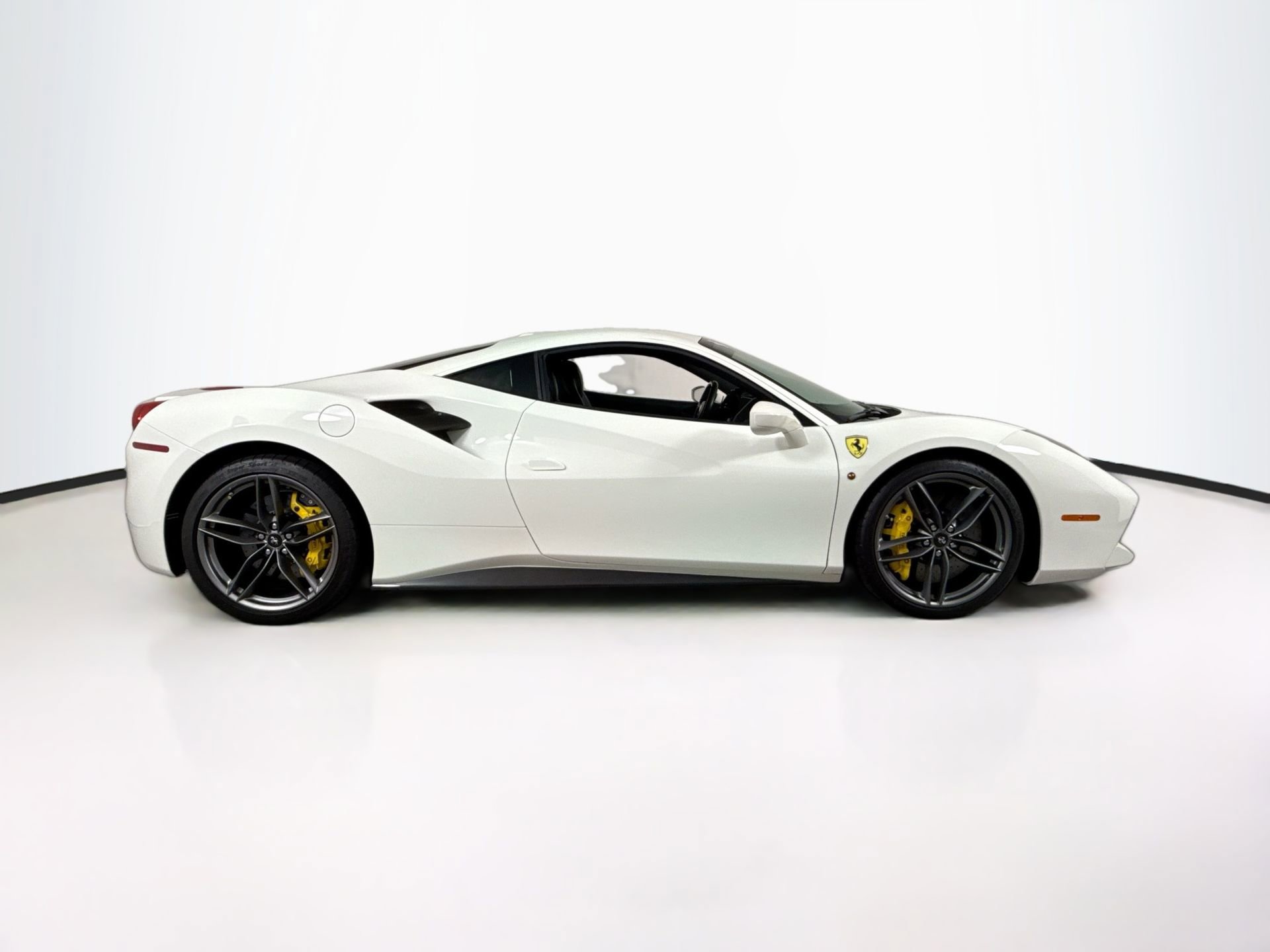 Certified 2016 Ferrari 488 GTB RWD image 8
