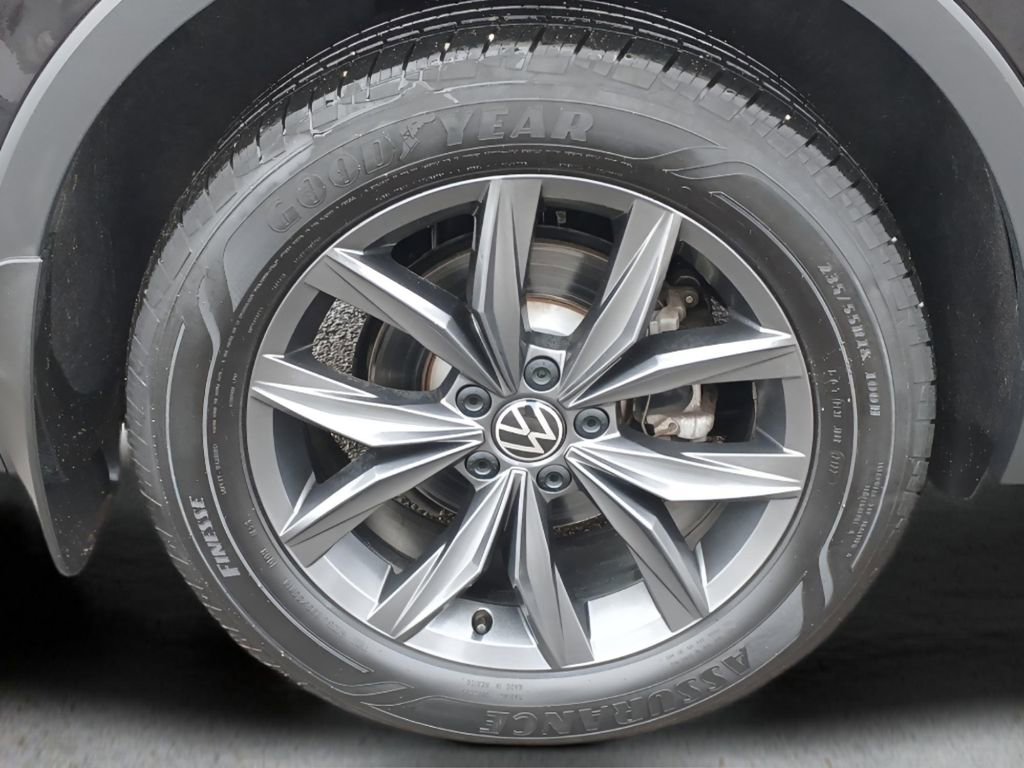 Used 2022 Volkswagen Tiguan SE image 28