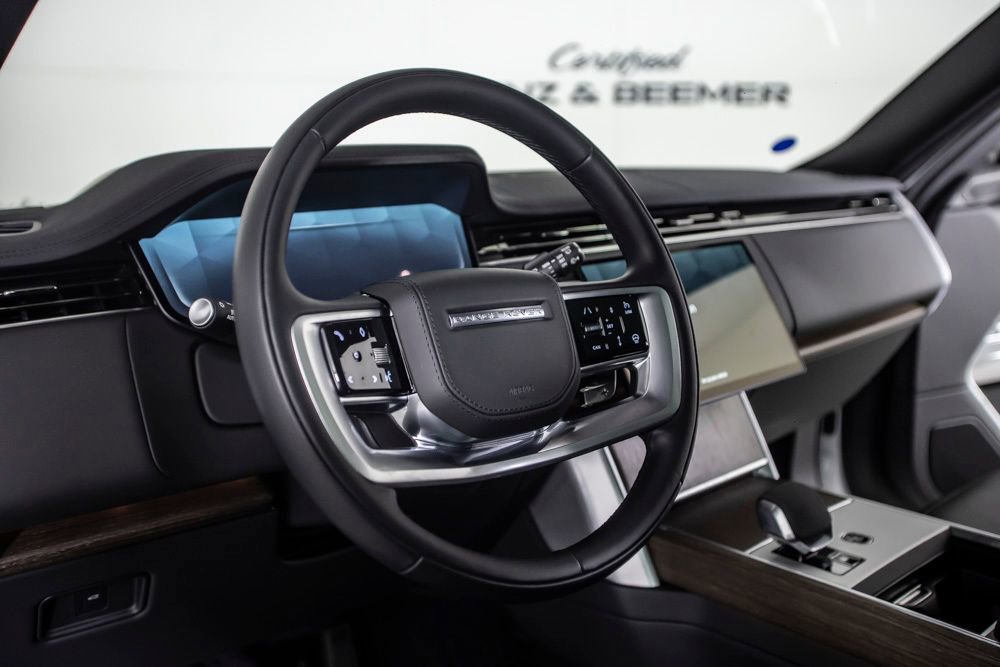 Used 2025 Land Rover Range Rover SE image 25