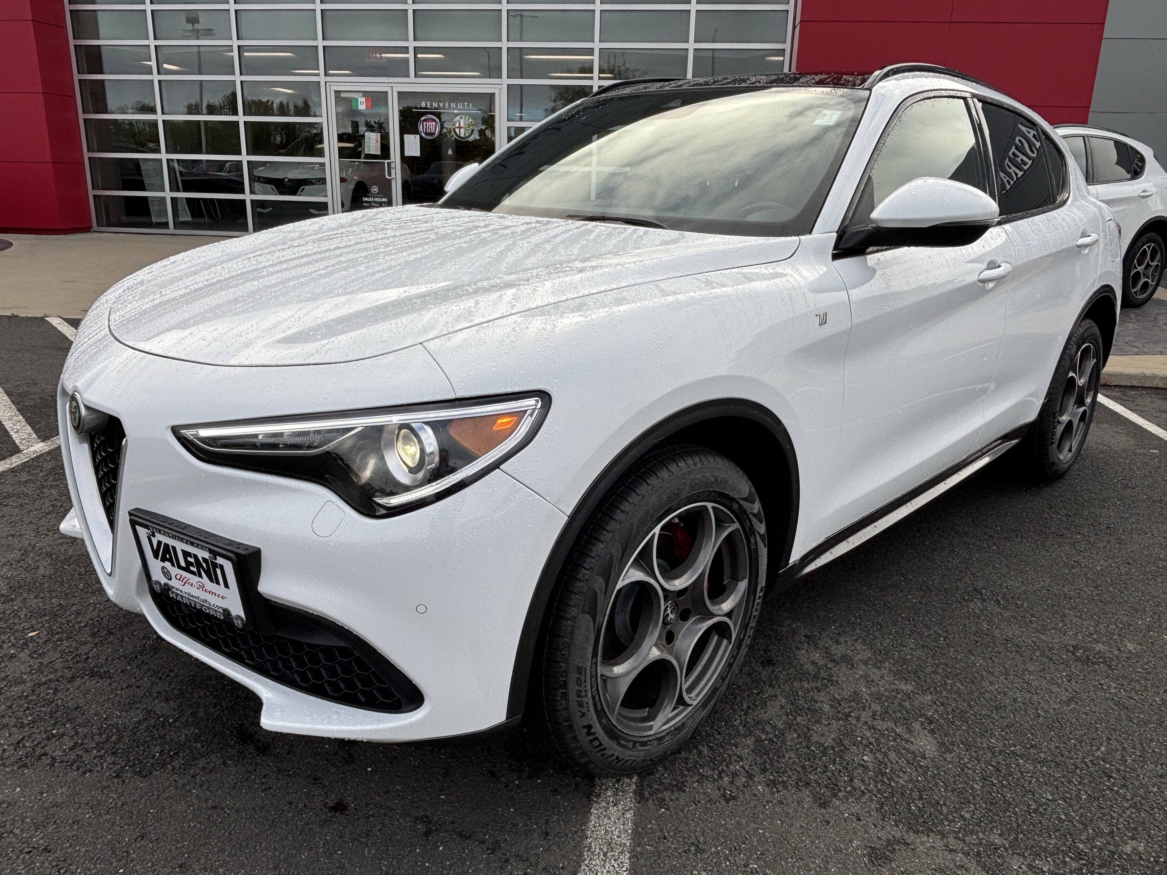 Certified 2023 Alfa Romeo Stelvio Ti AWD/4WD image 3
