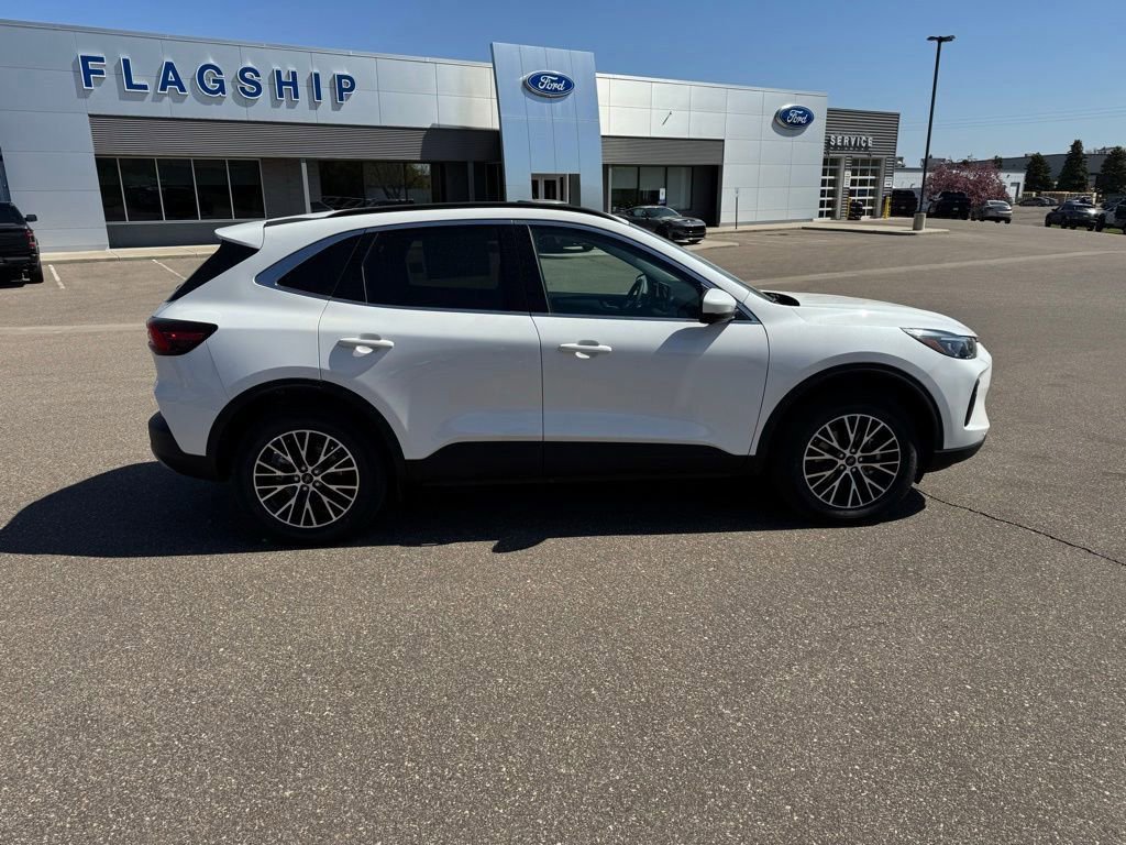 New 2025 Ford Escape SE w/ PHEV Premium Package FWD image 2