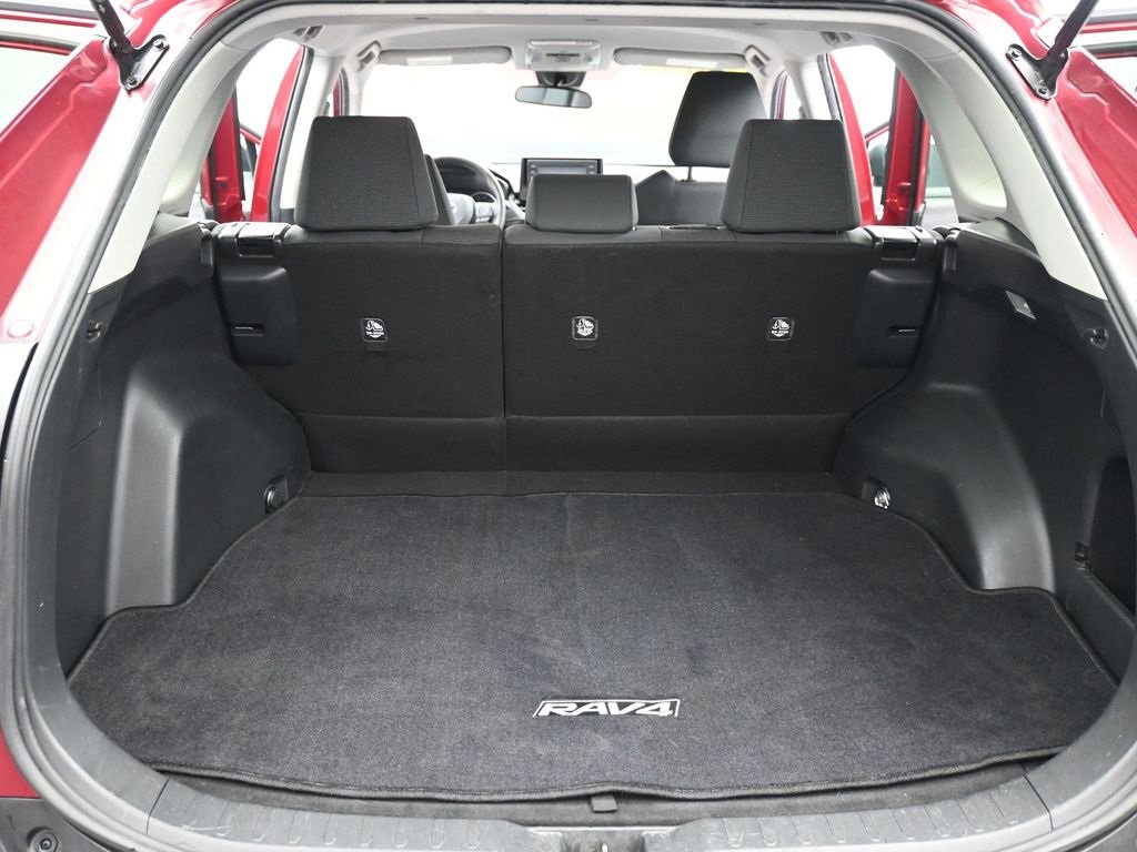 Used 2019 Toyota RAV4 LE w/ Carpet Mat Package image 26
