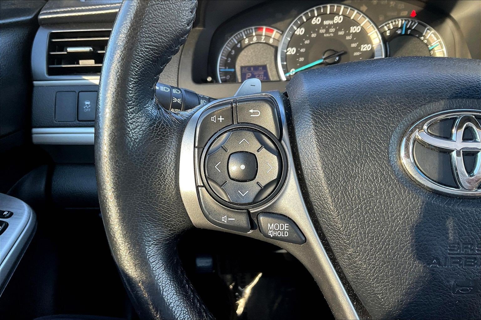 Used 2012 Toyota Camry SE w/ Leather Pkg FWD image 11